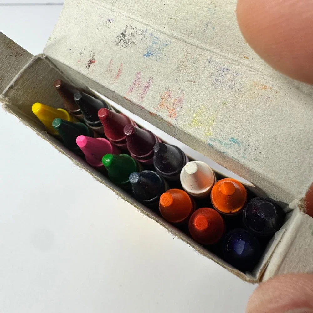 Vintage 1999 Crayola 16 Count‎ Crayons Box Binney & Smith Non-Toxic USA Used Set